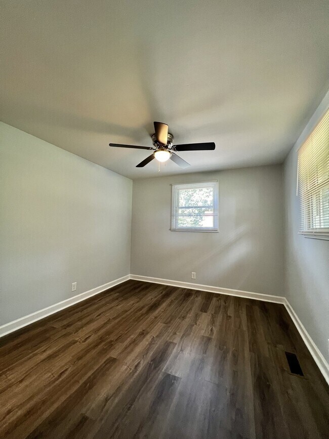 Building Photo - 206 Orleans Dr