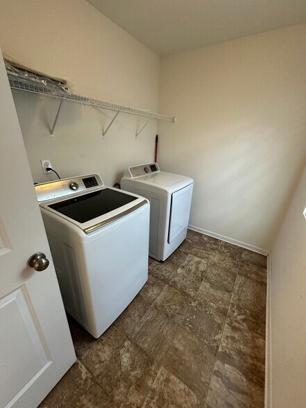 Building Photo - 1842 Swan Dr