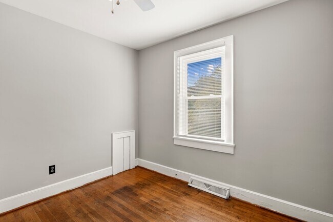 Building Photo - 1540 McCormick St