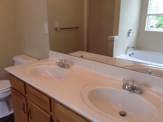 Building Photo - 858 Ridgepoint Dr