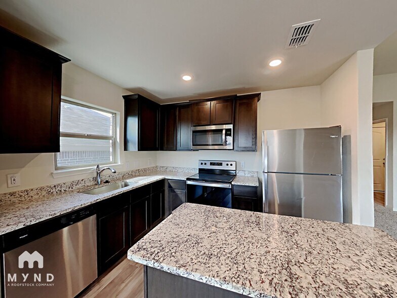 Building Photo - 116 Bandana Cir