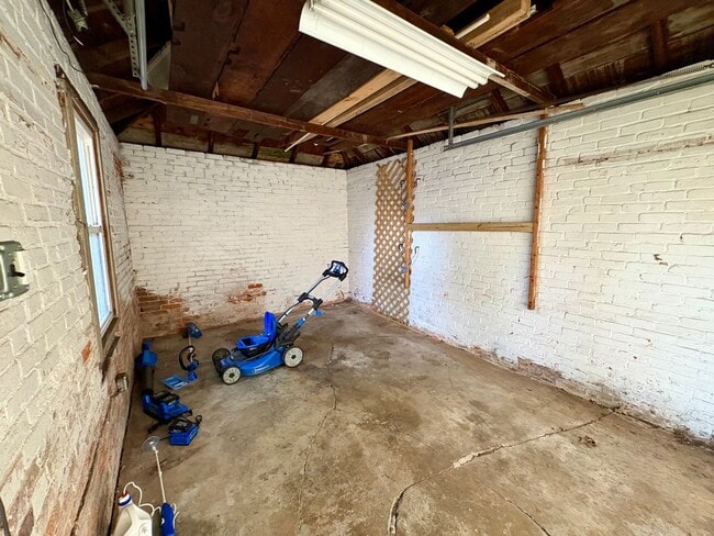 Building Photo - 4 Bedroom 1.5 Bath in Suburban SD- Large Yard/Deck and Garage