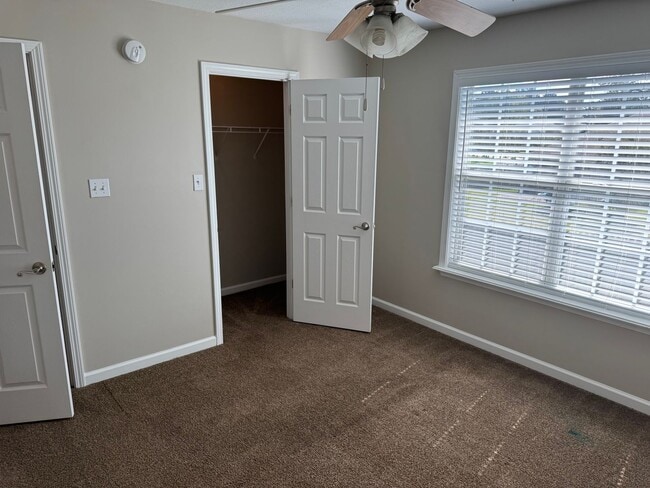 Building Photo - Great 3 bedroom 2.5 bath home!