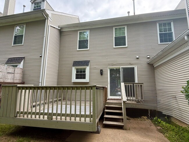Building Photo - Townhome in Aston, PA