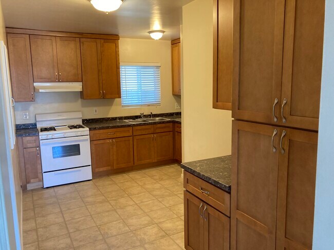 Building Photo - 121 N West St