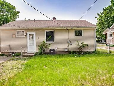Building Photo - 916 Sussex Dr