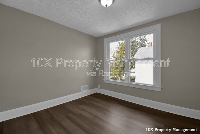 Building Photo - 332 Lechner Ave