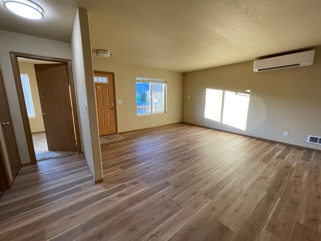 Building Photo - 300 Currier Ave