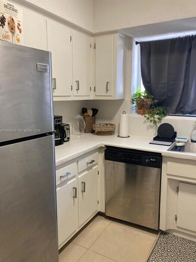 Building Photo - 462 Golden Isles Dr