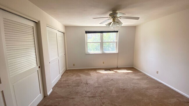 Building Photo - 1408 W Daytona Dr
