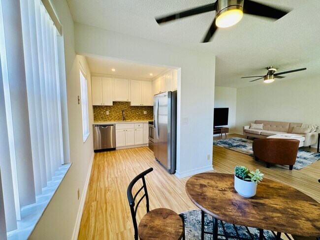 Building Photo - 230 Normandy Ln