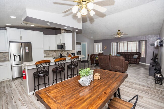 Building Photo - 3 BEDROOM 2 BATH 2 CAR GARAGE POOL HOME W/...