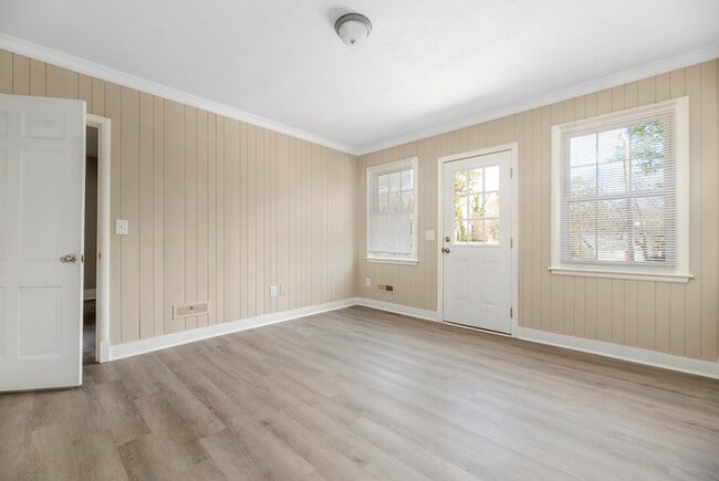 Building Photo - 804 Townsend Ave