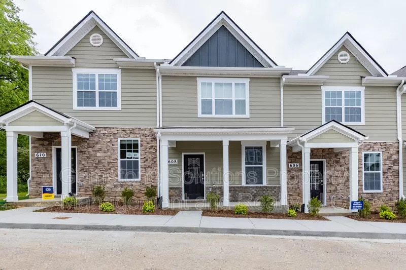 Building Photo - 608 Clifford Heights