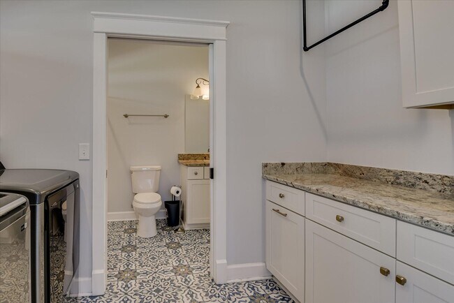 Building Photo - 400 Rish Store Rd