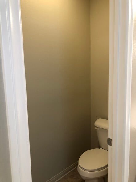 Master bathroom - 30426 Cowboy Ln