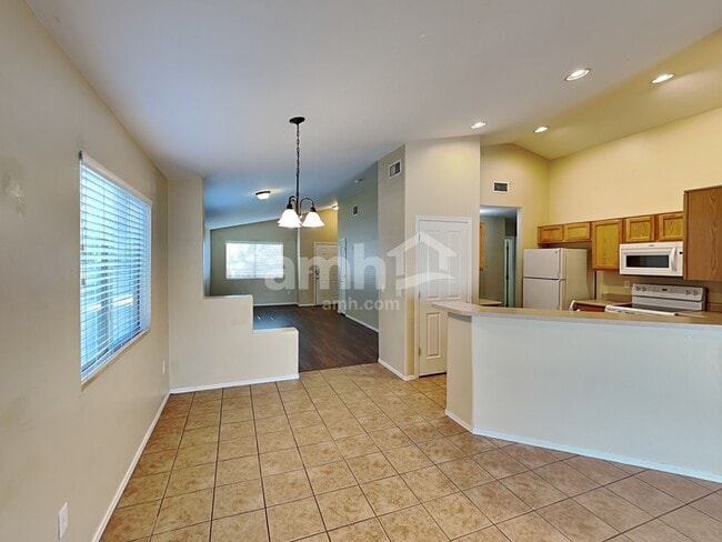 Building Photo - 6563 E Ladonna Ln