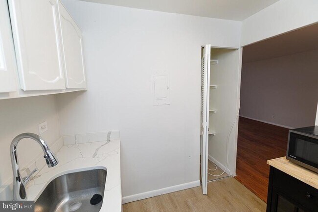 Building Photo - 1420 N St NW