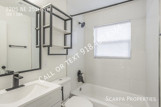 Building Photo - 2205 NE 25th St