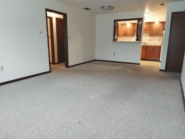 Building Photo - 509 Oak Glen Dr