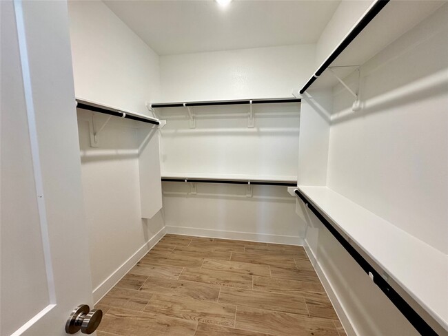 Building Photo - 1210 Shaded Rock Dr