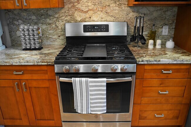 Building Photo - 851 Ocean Ave