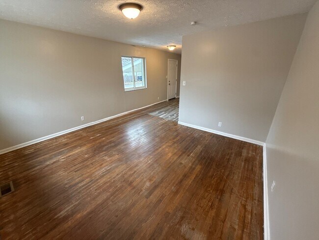 Building Photo - 5331 Oliver Ave