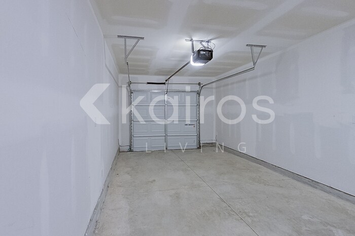 Building Photo - 2800 Jordan Ave