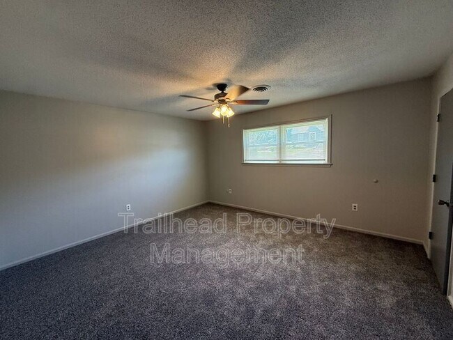 Building Photo - 745 S Hickory St