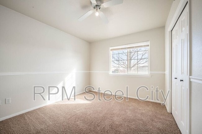 Building Photo - 265 N Paramount Ln