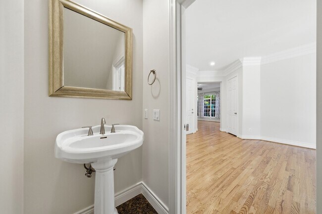 Building Photo - 3243 N Pemberton Cir Dr