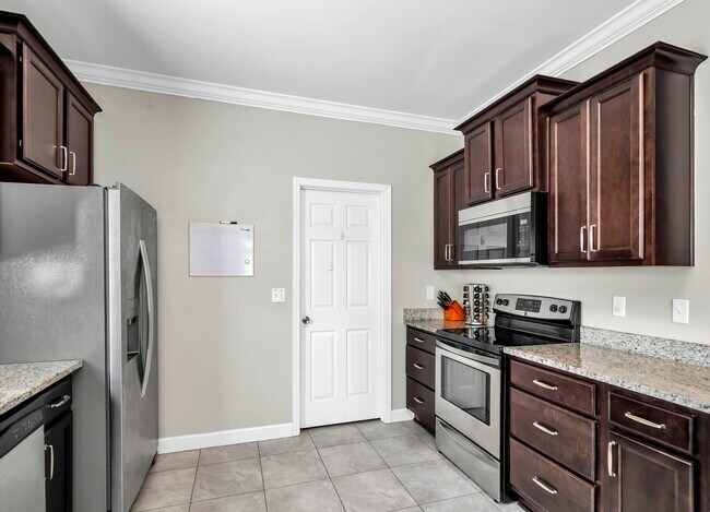 Building Photo - 493 Aleta Ave