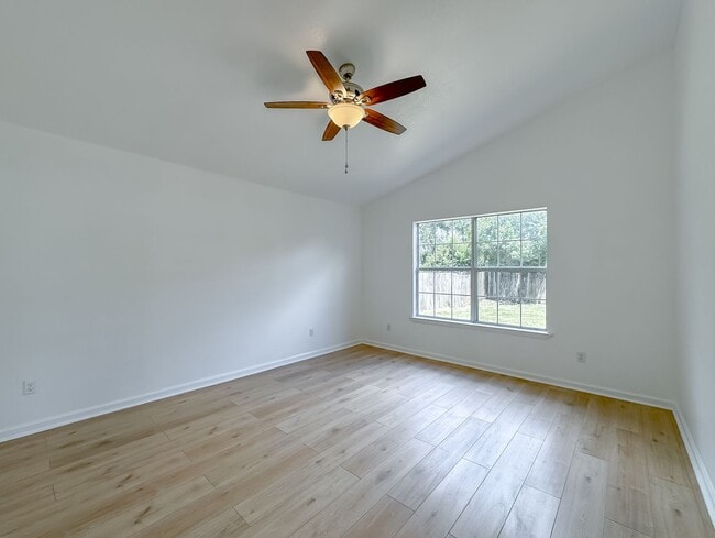 Building Photo - Renovated 3/2 House w/ New Paint/Flooring,...