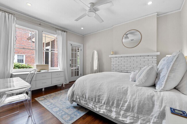 Building Photo - Adorable Avondale Home!