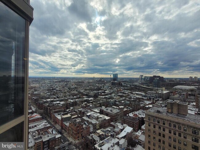 Building Photo - 2020 Walnut St