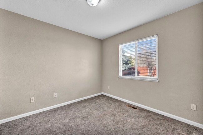 Building Photo - 17765 Oakview Ct