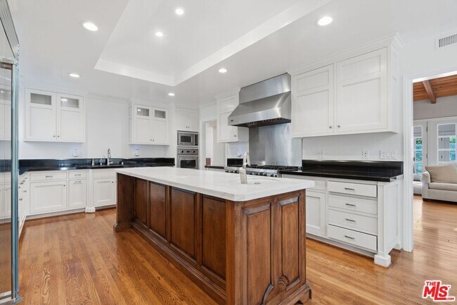 Building Photo - 510 Toyopa Dr