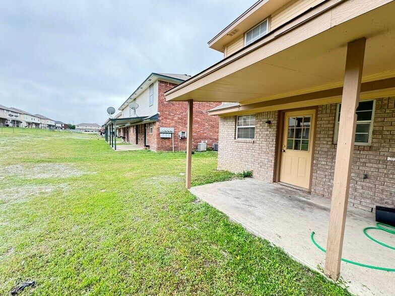 Building Photo - 4410 Sylvia Dr