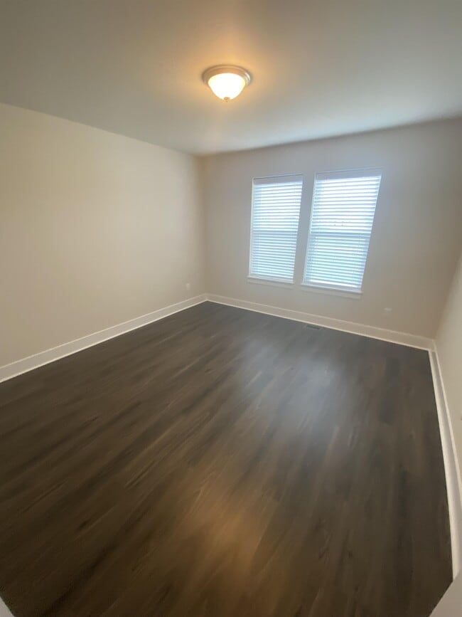 Building Photo - N161W21877 Daisy Dr