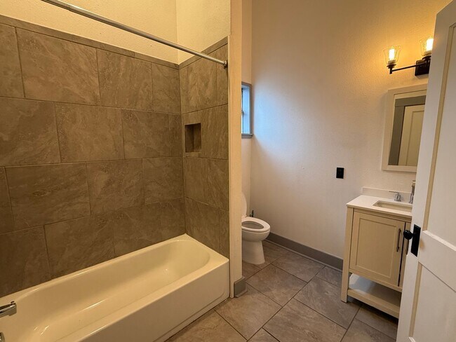 Building Photo - 2210 W Travis St