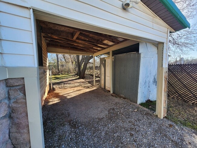 Building Photo - Cute 2 bed 1 bath house in Shawnee