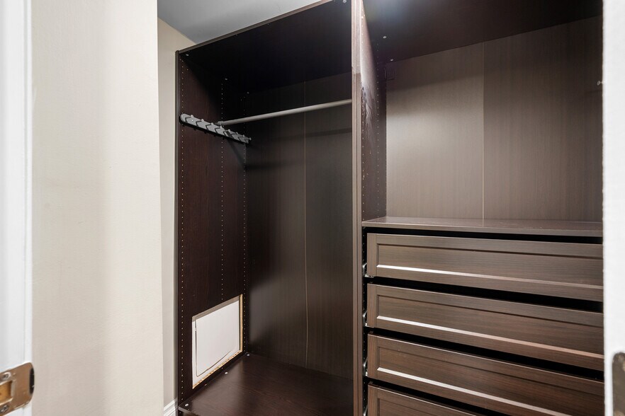 Building Photo - 310 N Jackson St