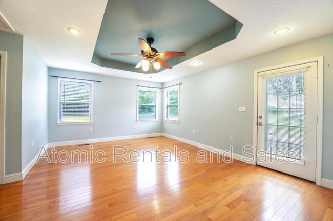 Building Photo - 815 Julianne Dr