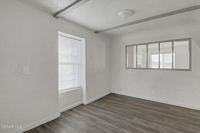 Building Photo - 580 Chula Vista St