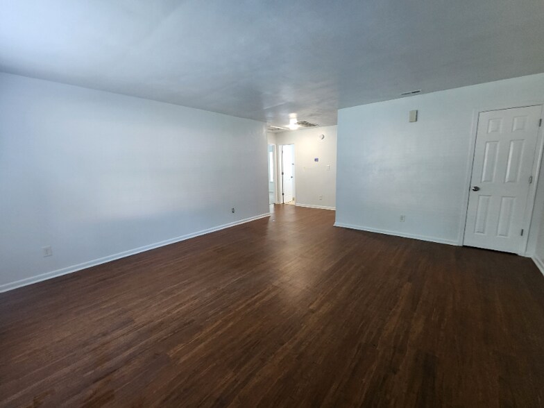 Building Photo - 300 Hurdle Dr