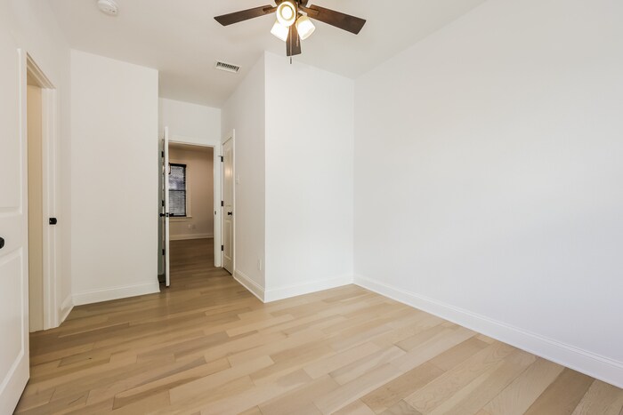 Building Photo - 302 W Dabney St