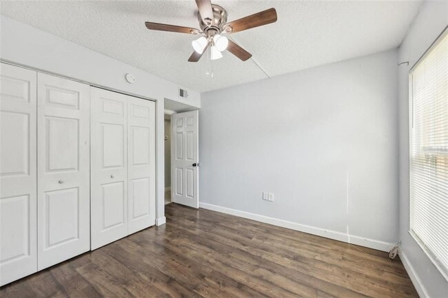 Building Photo - 610 Cranes Way