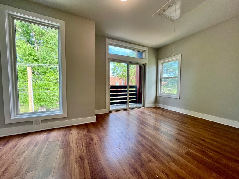 Primary Photo - Room in House on S Webb St