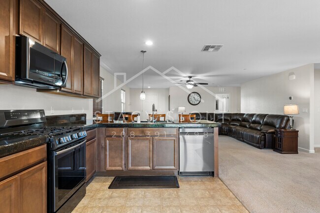 Building Photo - 1385 Deerwood St