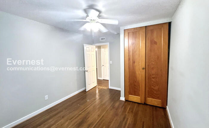 Building Photo - 244 E Haven Dr